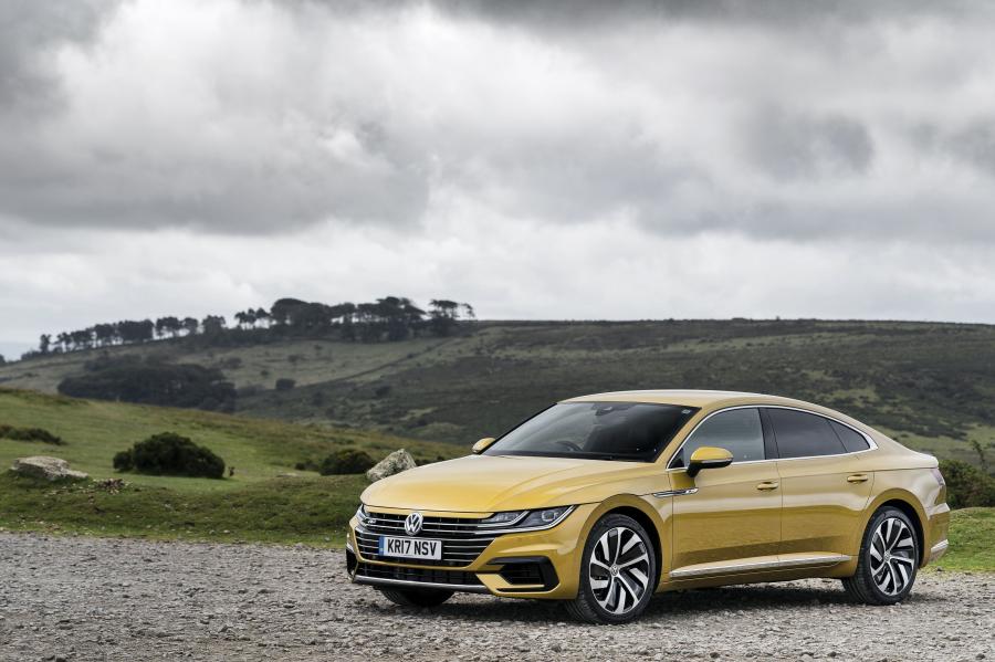  Volkswagen Arteon 4Motion R-Line 2017 года  (UK) (фото 17 из 41)